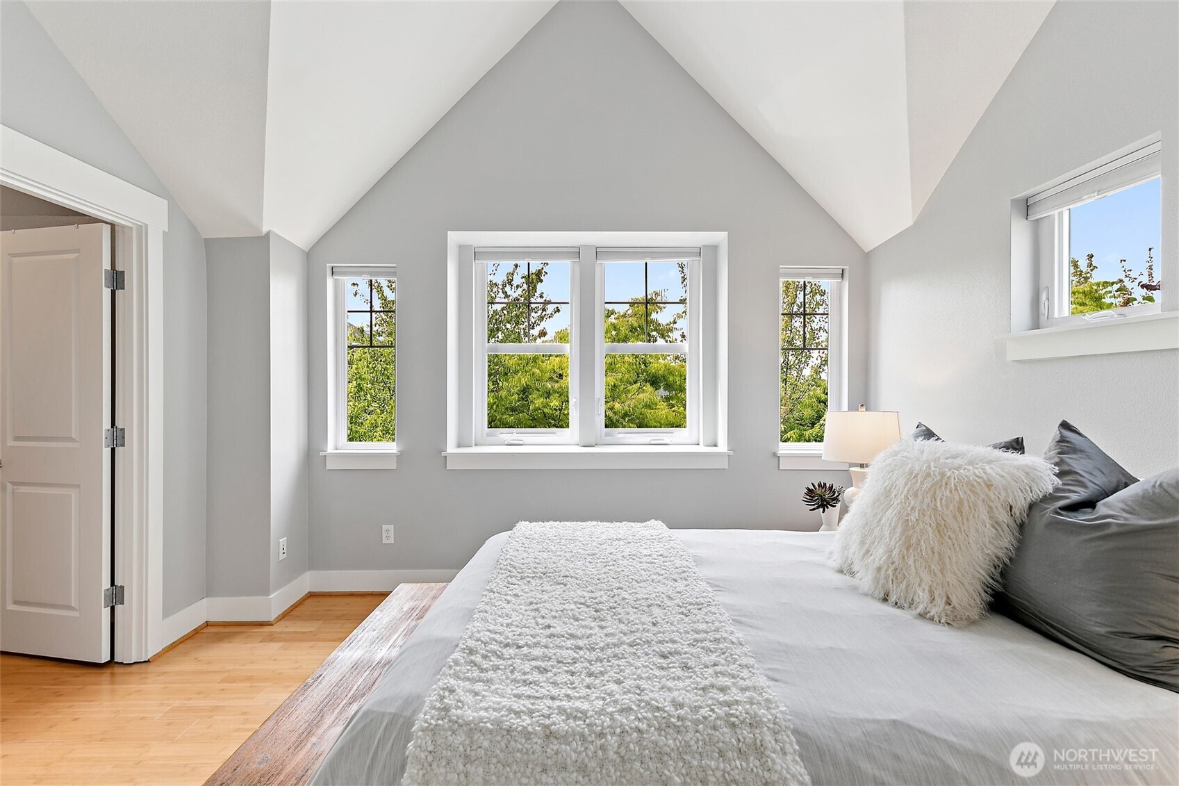 3253 SW Raymond Street