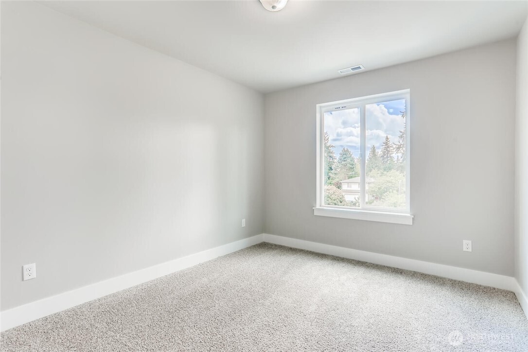 411 205th Street SW Unit: B