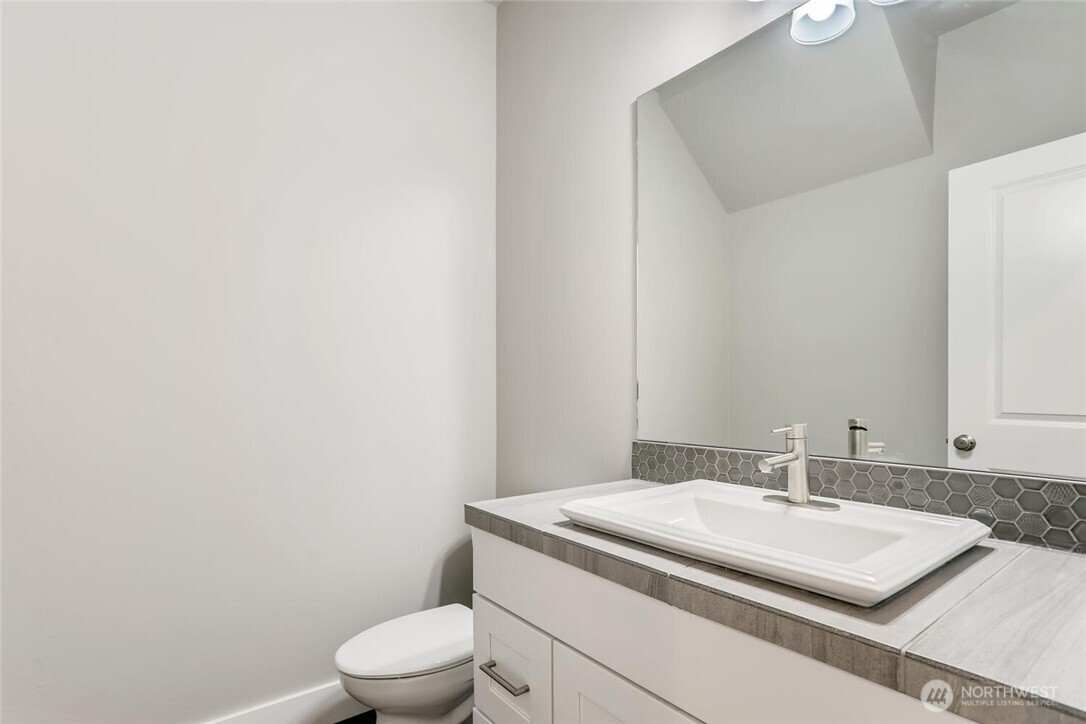 411 205th Street SW Unit: B