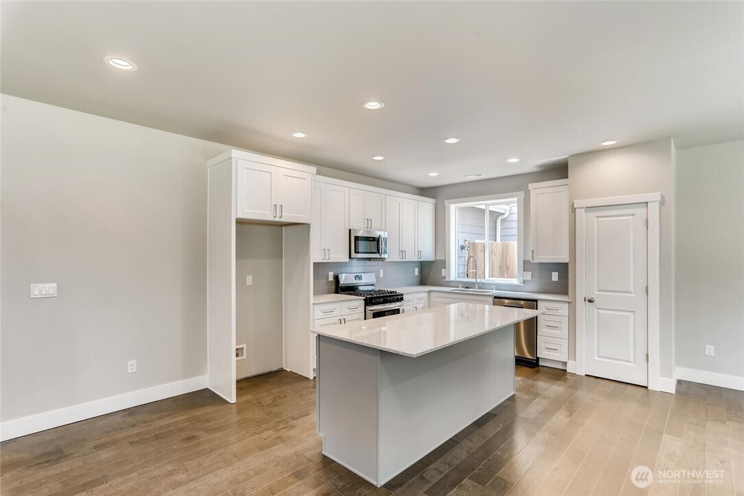 411 205th Street SW Unit: B