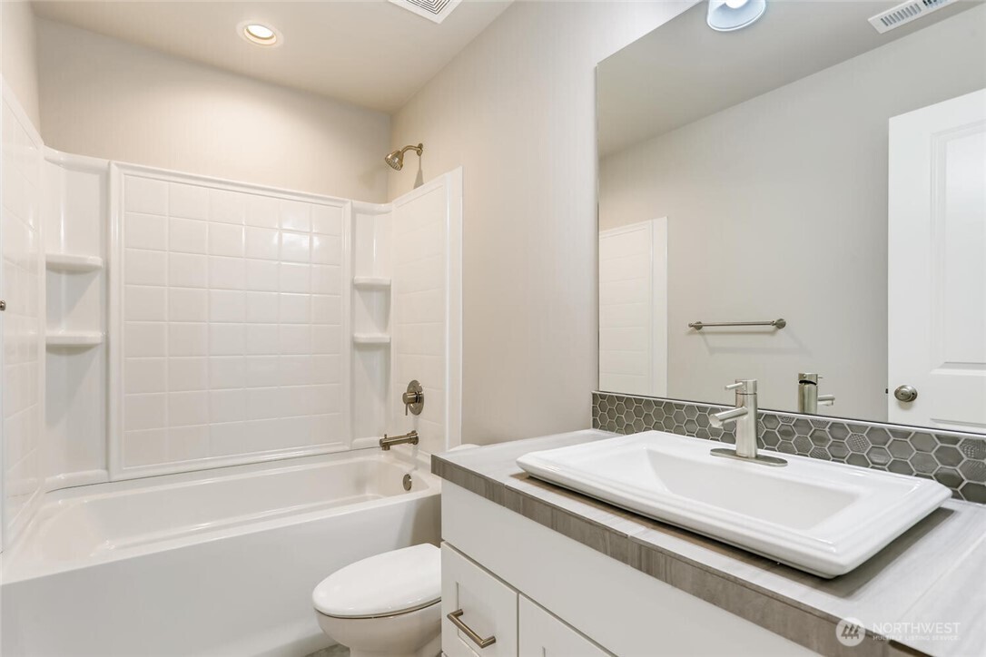 411 205th Street SW Unit: B