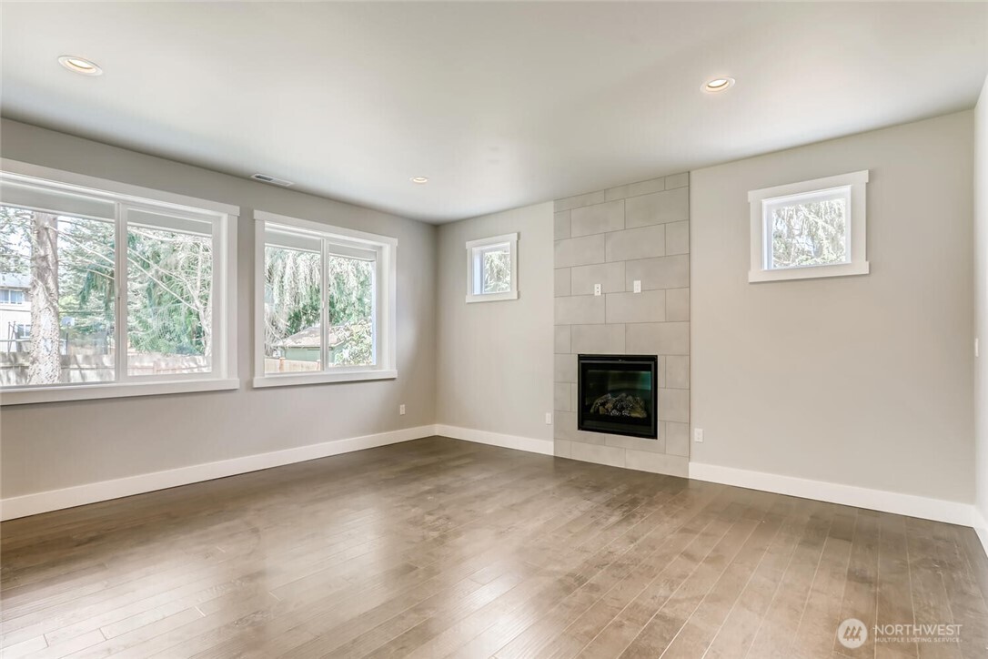 411 205th Street SW Unit: B