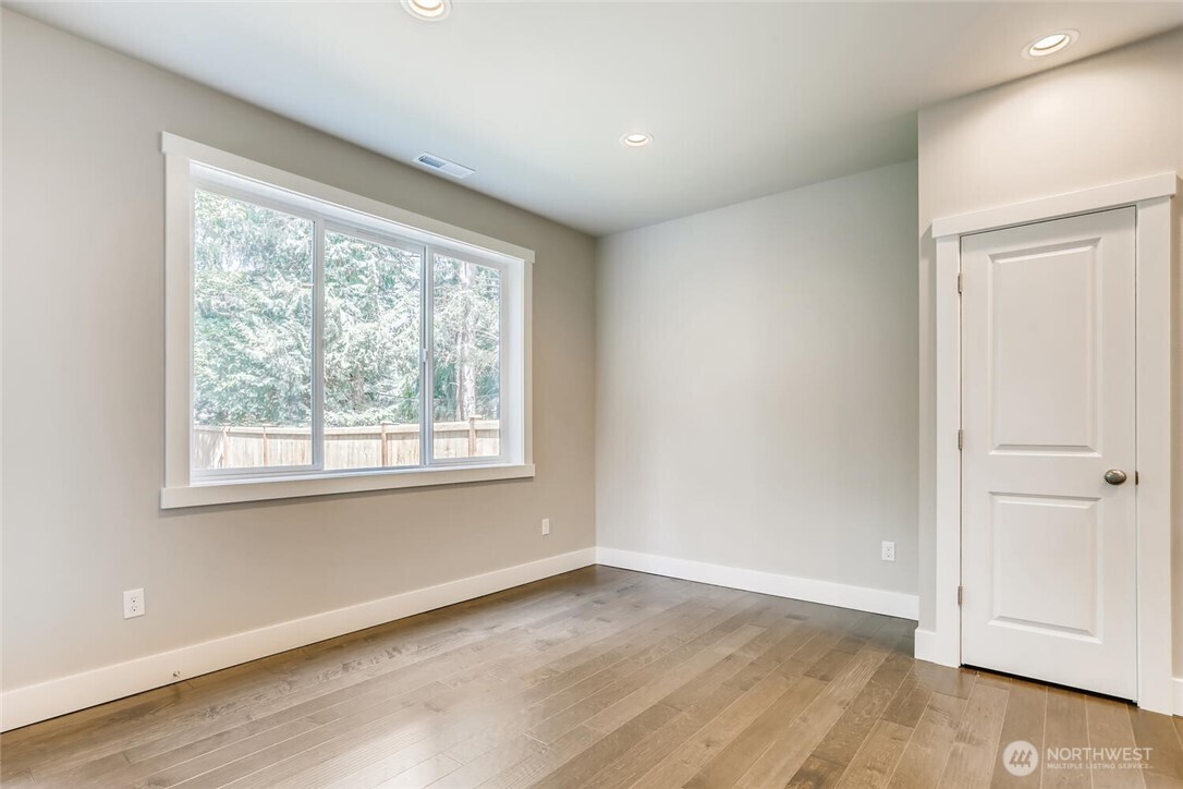 411 205th Street SW Unit: B