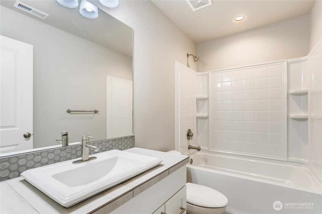 411 205th Street SW Unit: B