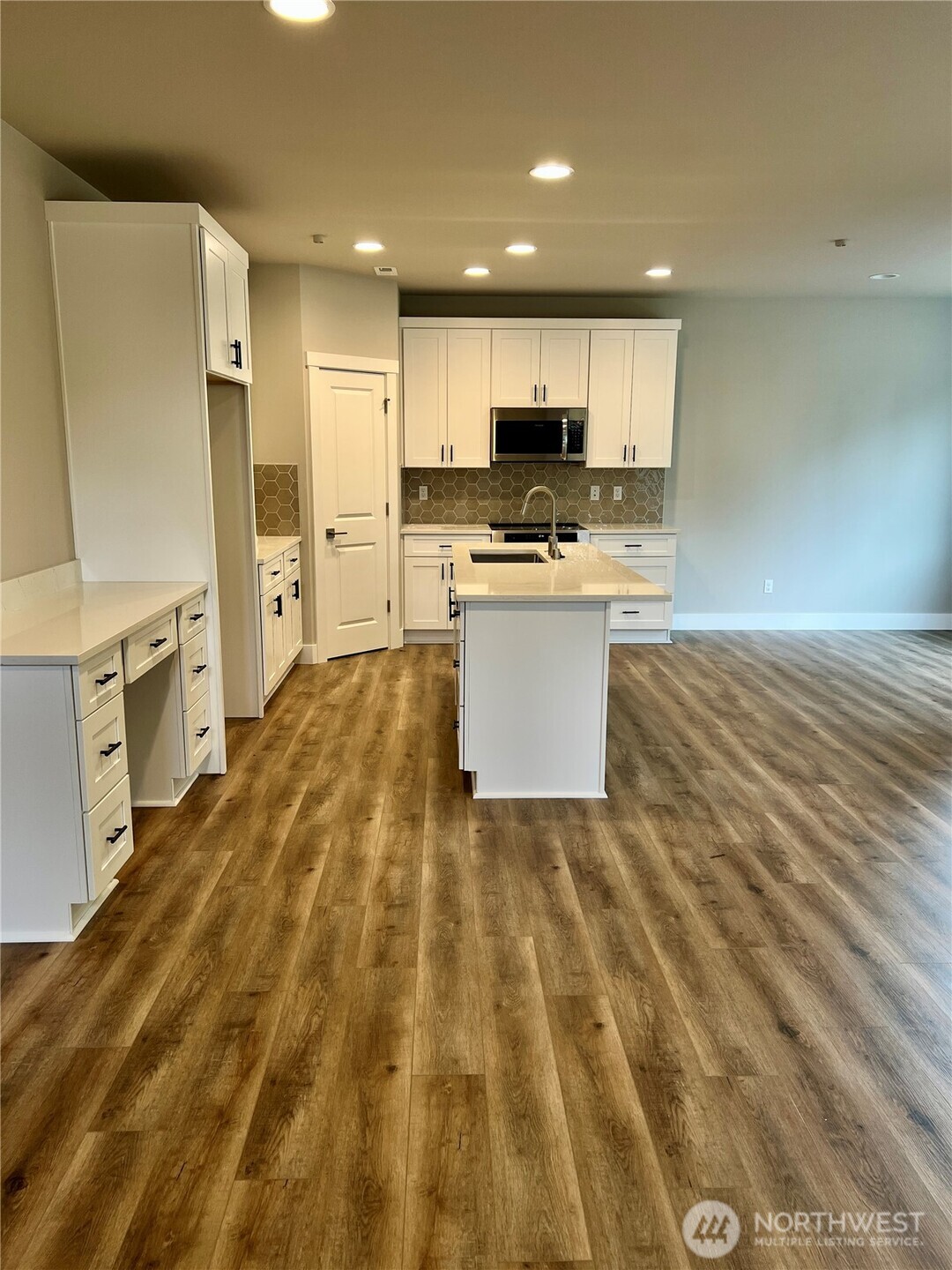 411 205th Street SW Unit: B