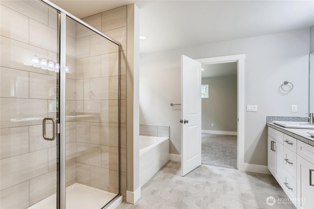 411 205th Street SW Unit: B
