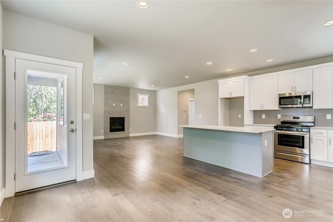 411 205th Street SW Unit: B