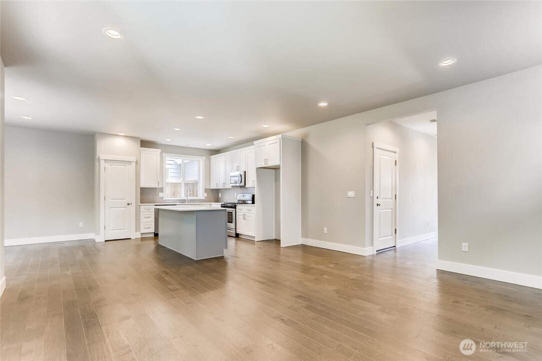 411 205th Street SW Unit: B