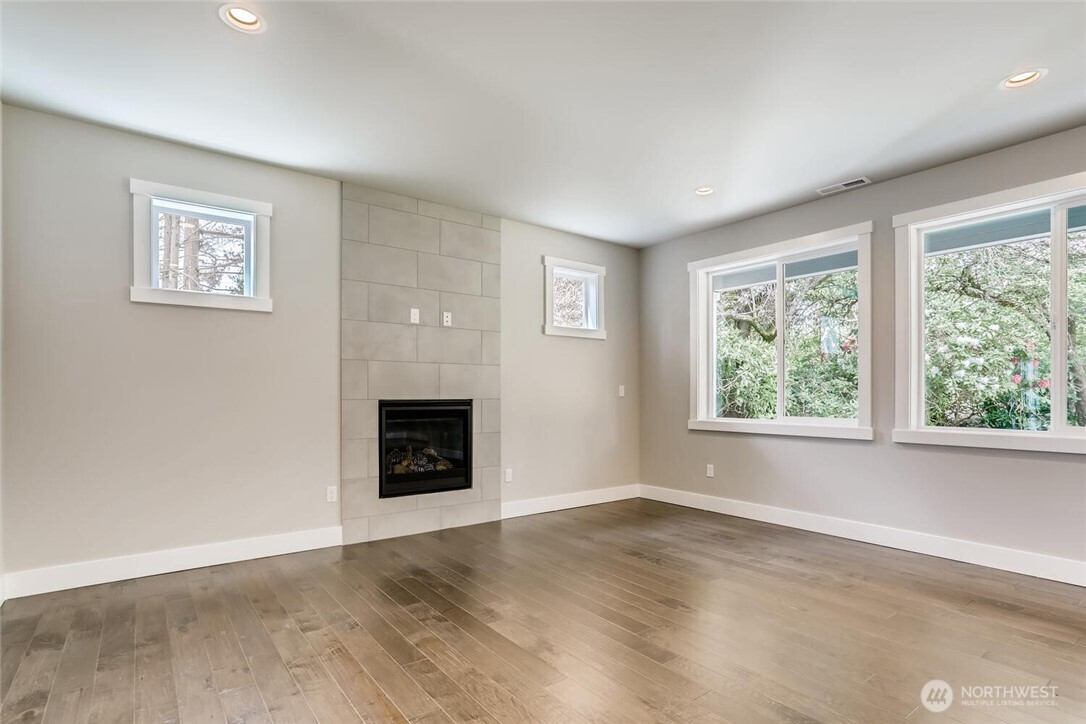 411 205th Street SW Unit: B