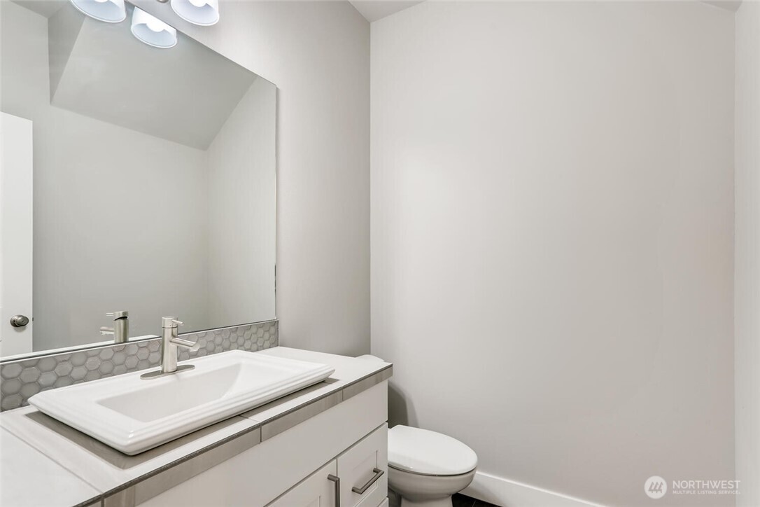 411 205th Street SW Unit: B