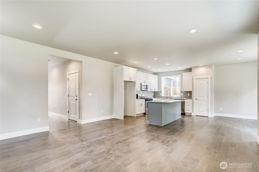 411 205th Street SW Unit: B
