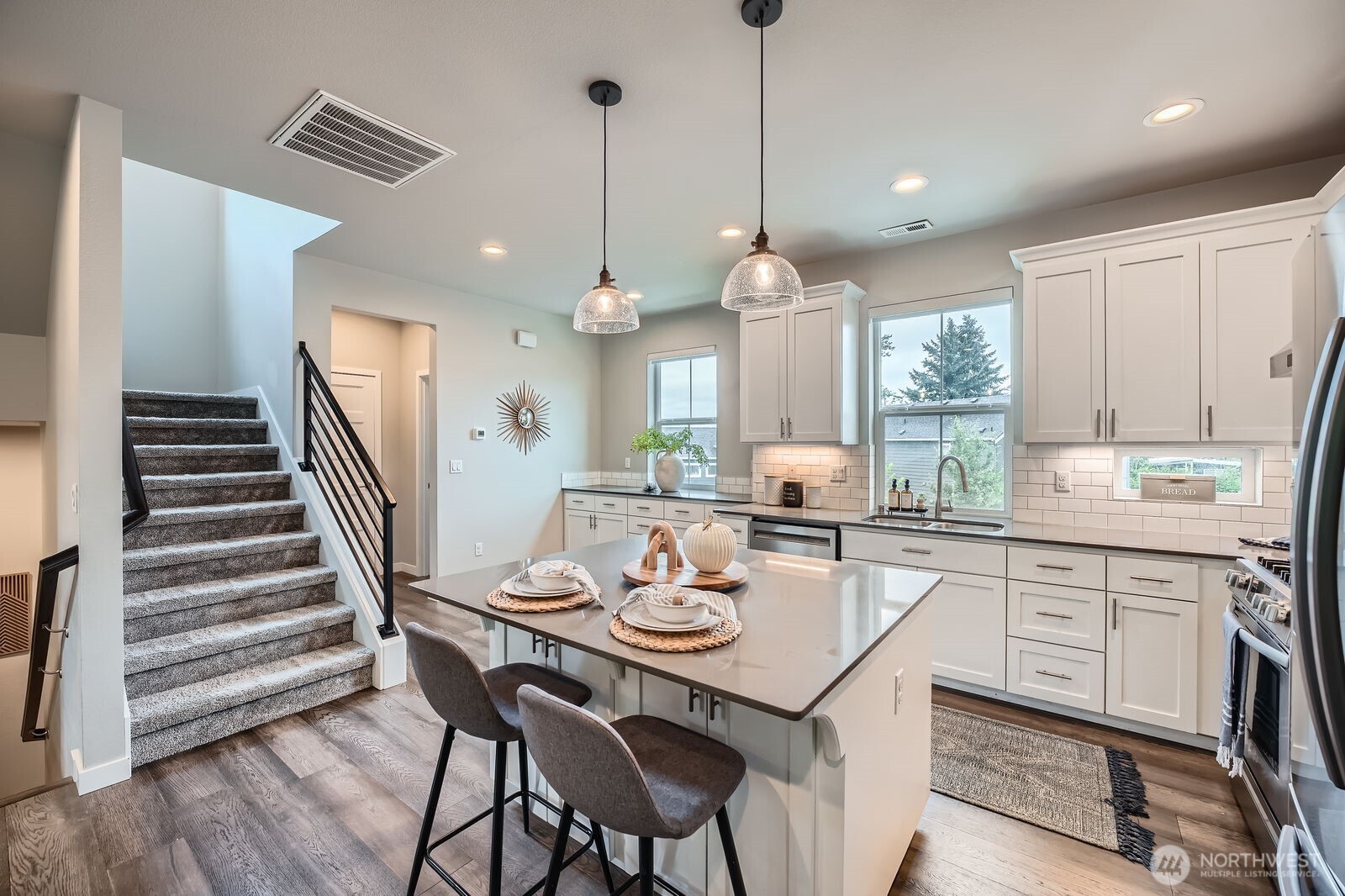 9738 Lindsay Place S