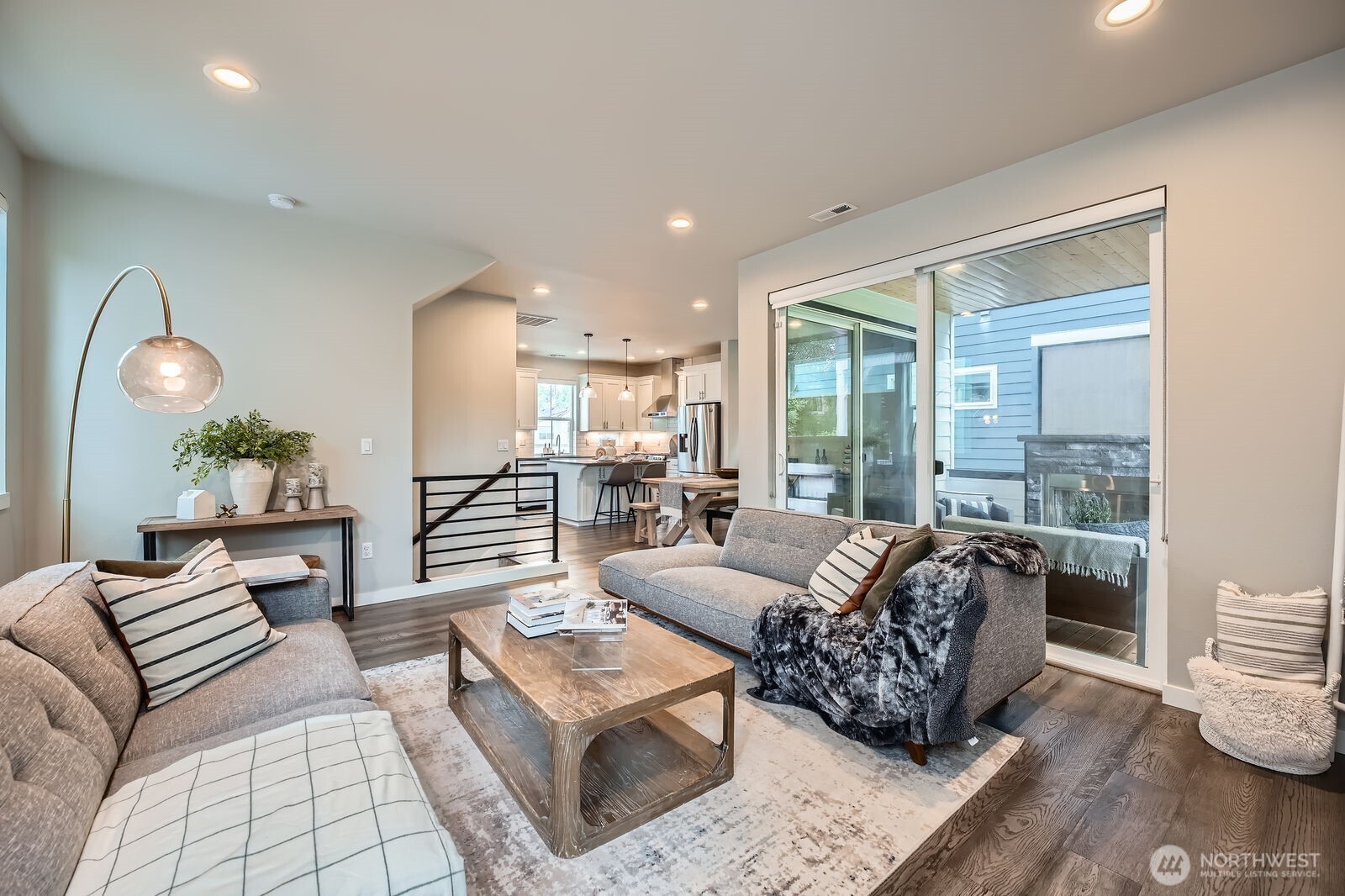 9738 Lindsay Place S