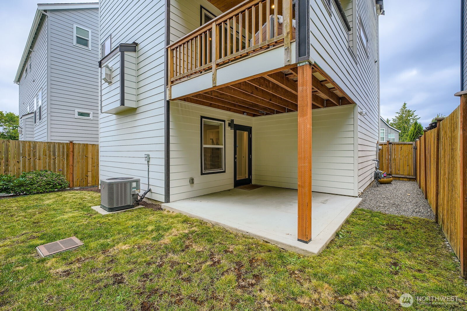 9738 Lindsay Place S