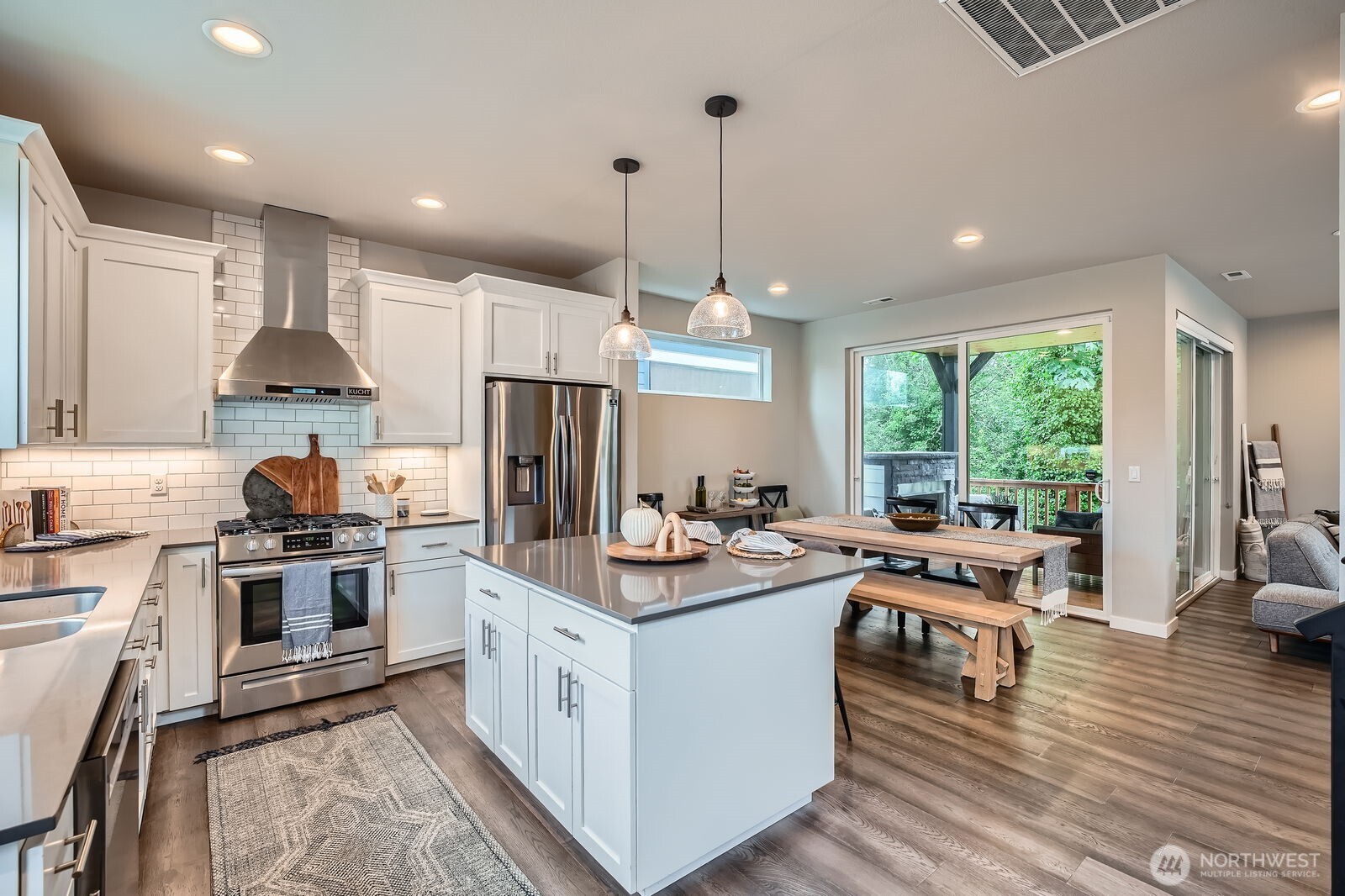 9738 Lindsay Place S