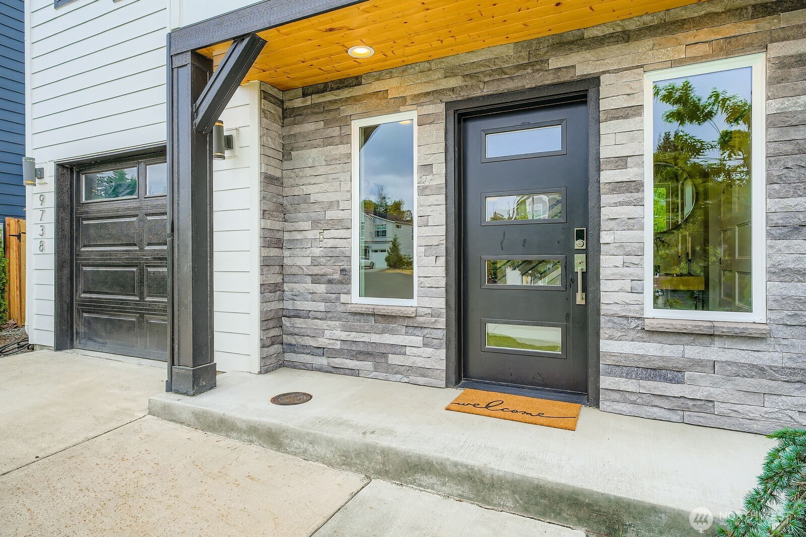 9738 Lindsay Place S