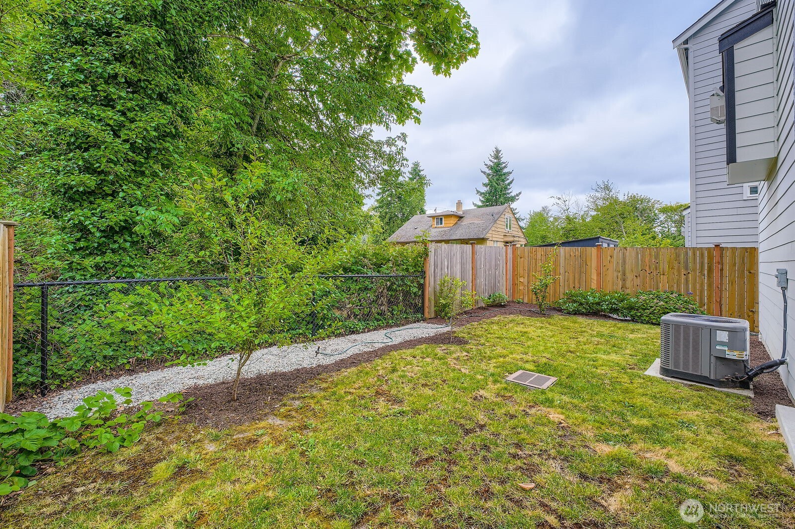 9738 Lindsay Place S