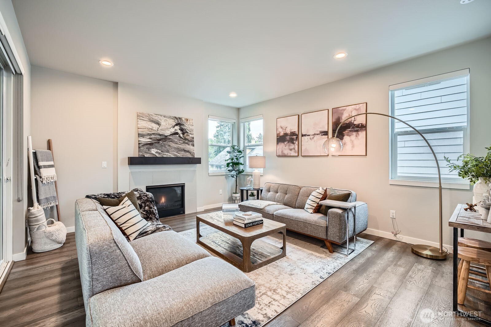 9738 Lindsay Place S