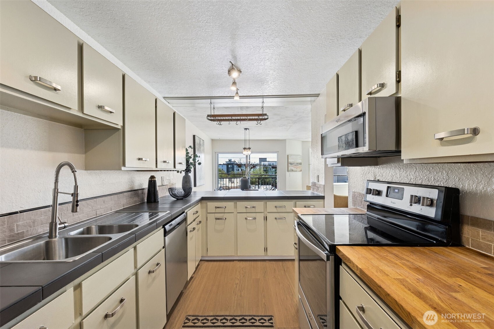 8534 Phinney Avenue N Unit: 202