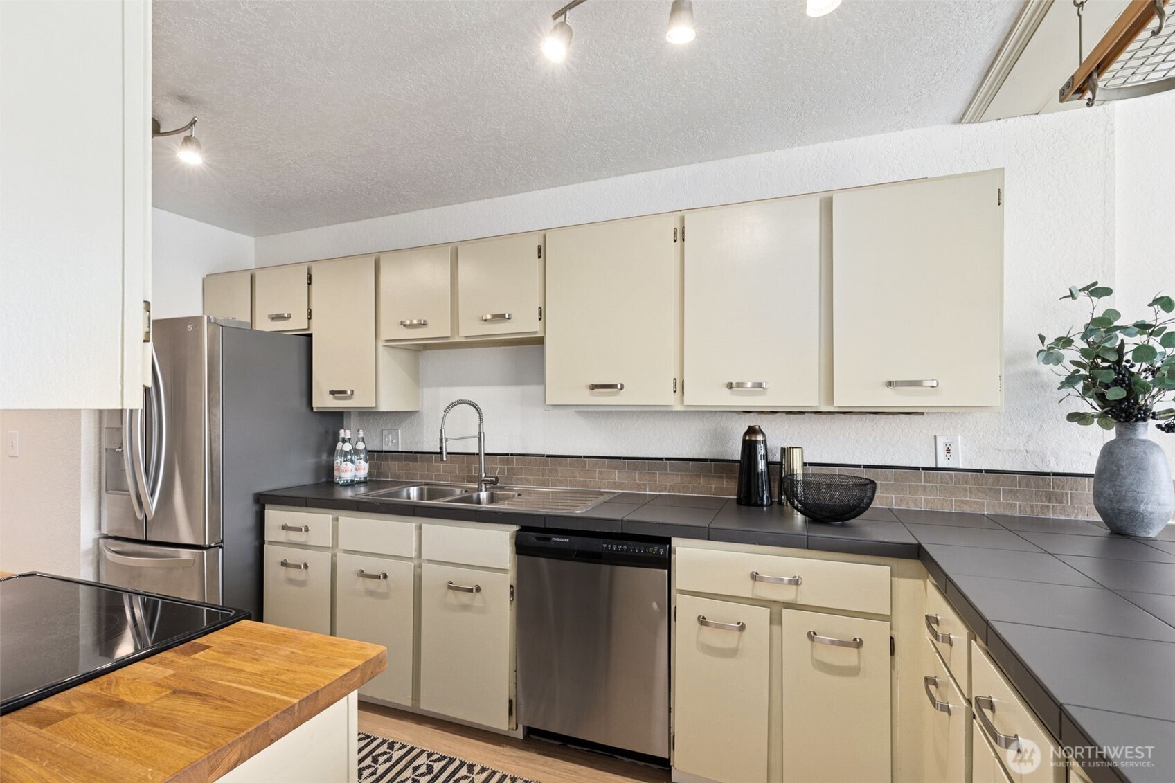8534 Phinney Avenue N Unit: 202