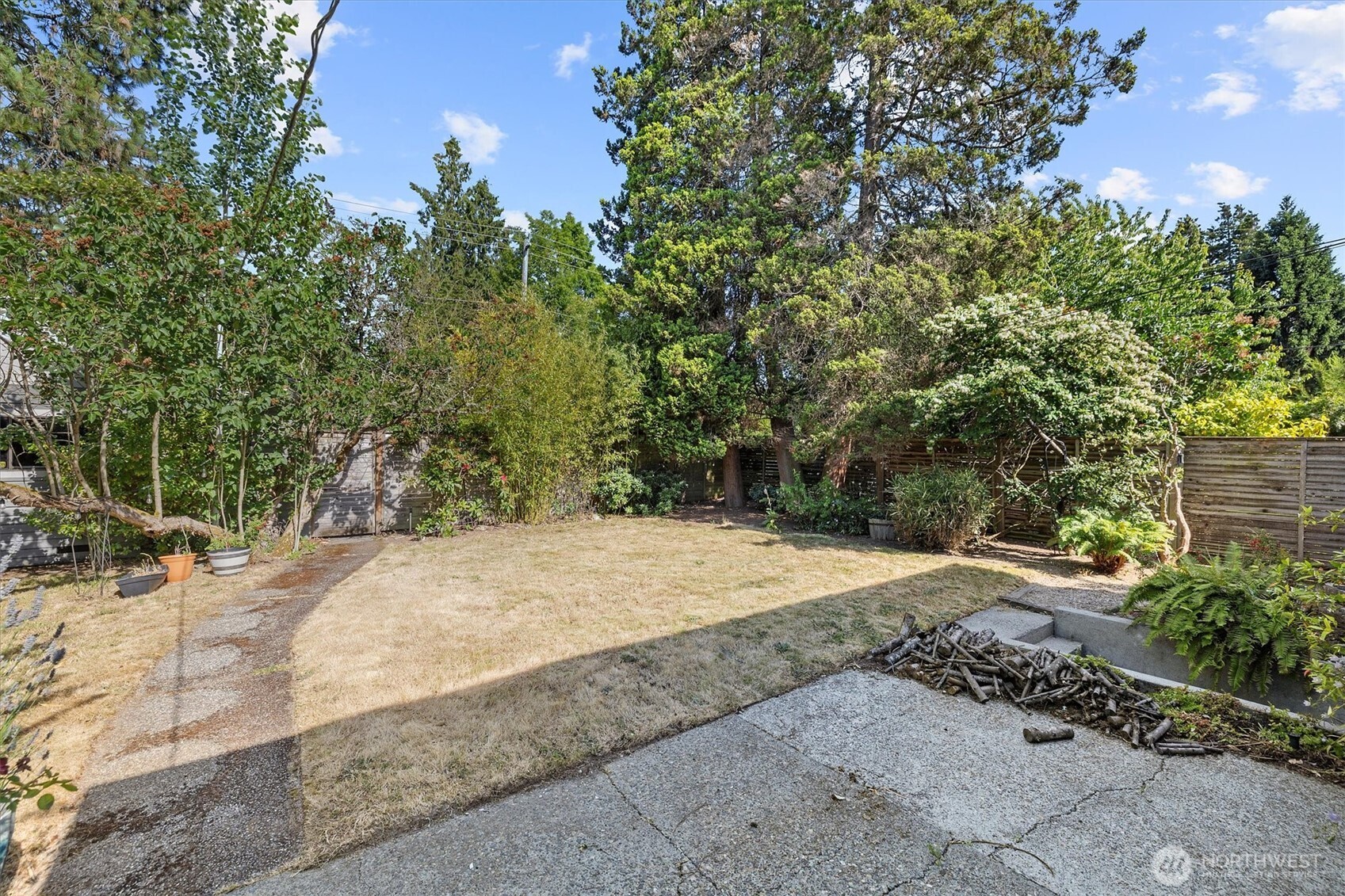 9740 Phinney Avenue N