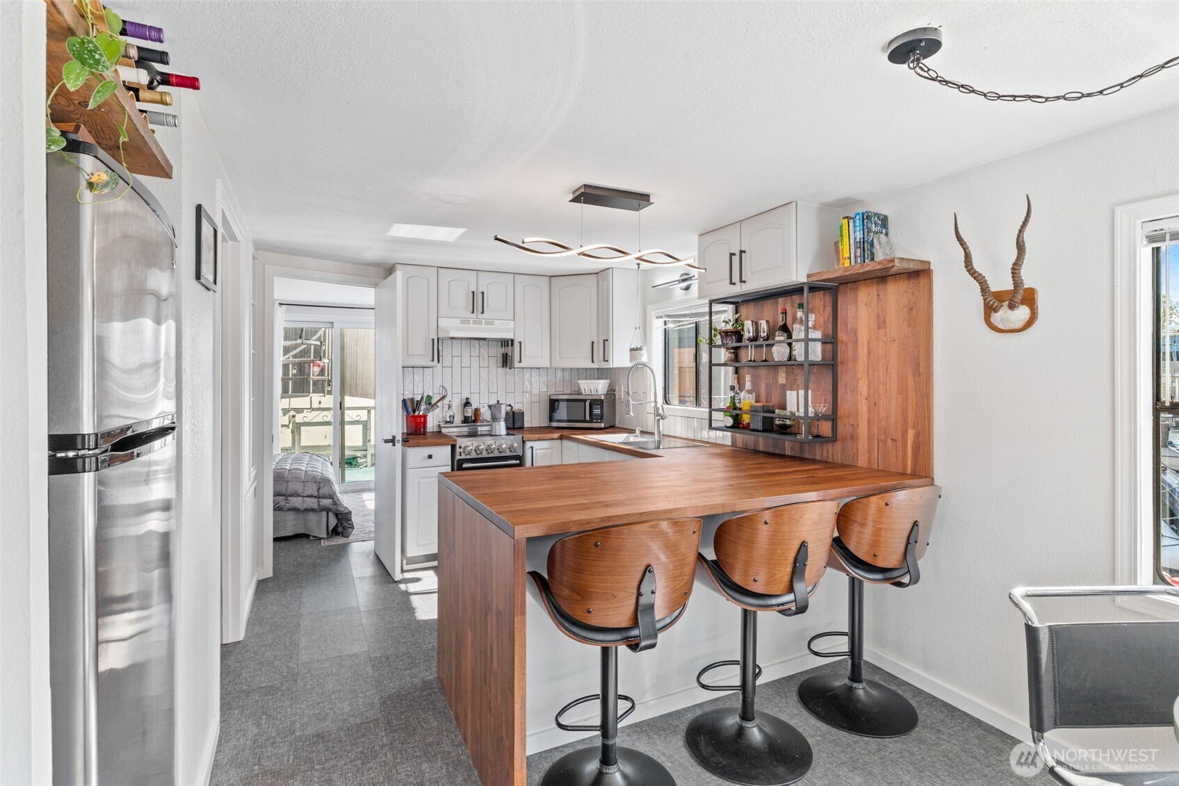 2401 N Northlake Way Unit: F6