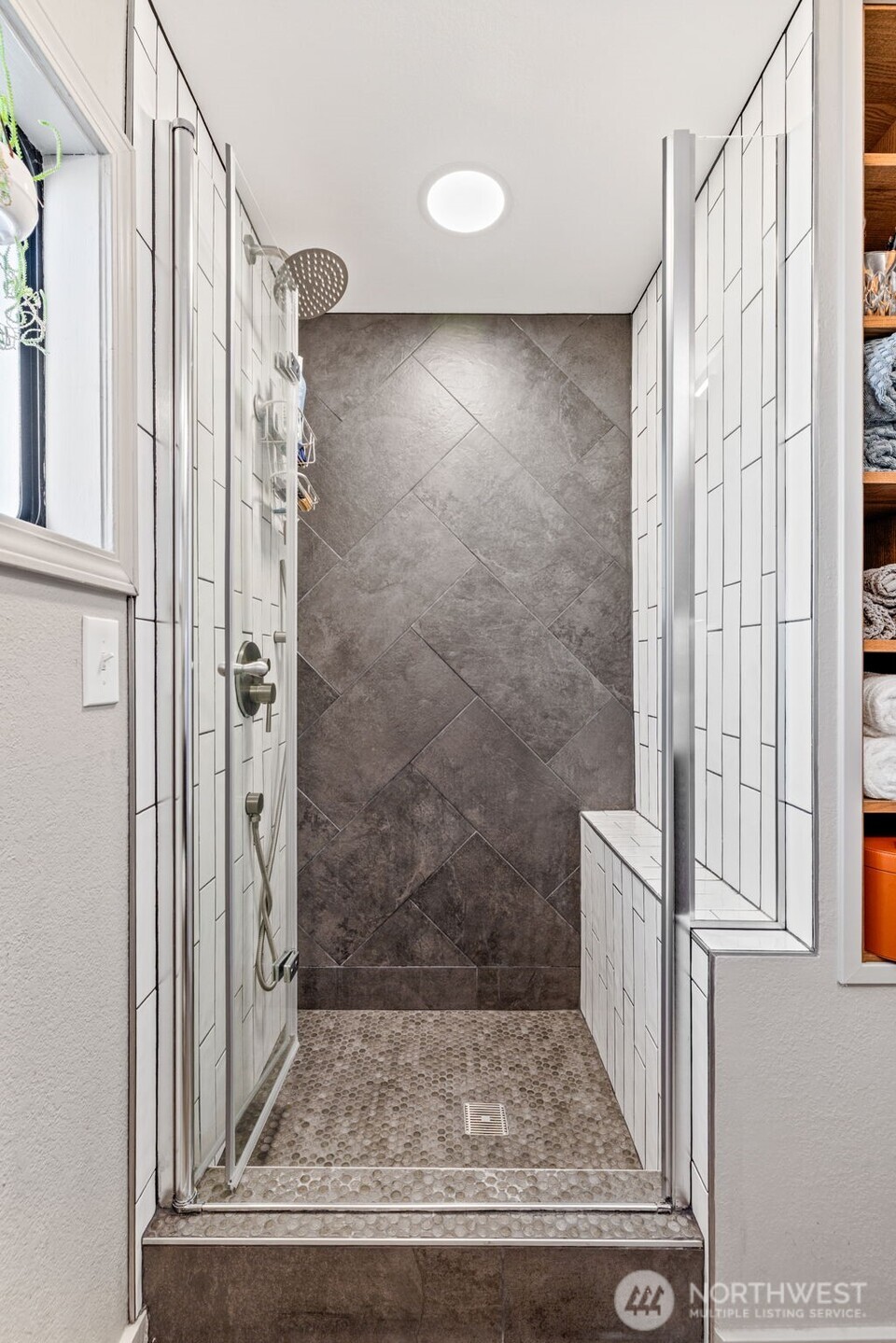 2401 N Northlake Way Unit: F6