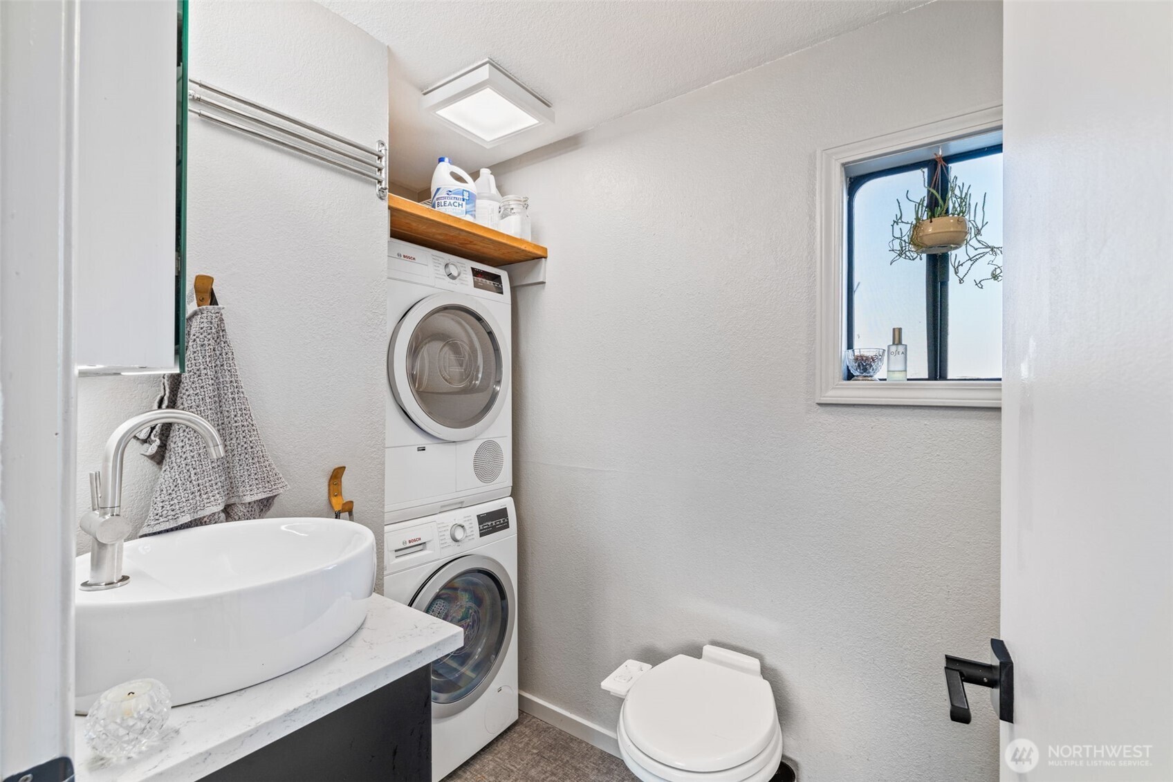 2401 N Northlake Way Unit: F6