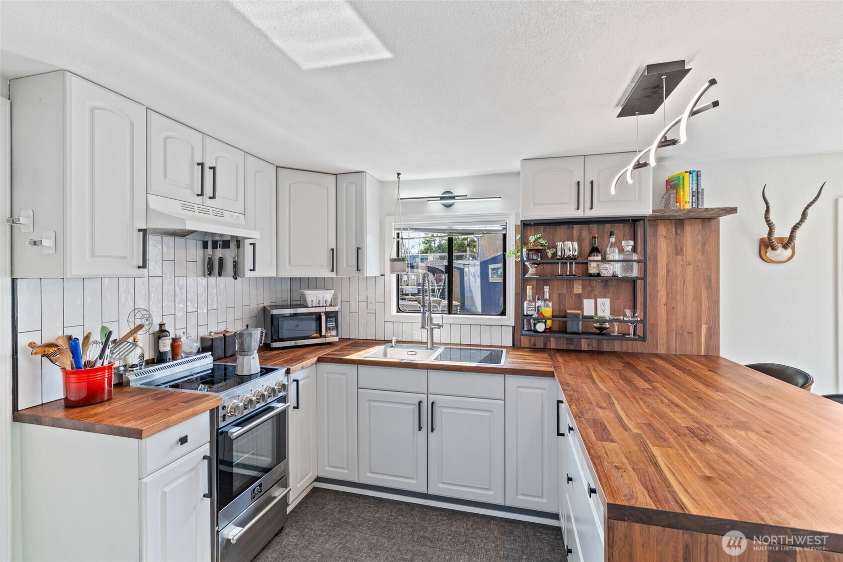 2401 N Northlake Way Unit: F6