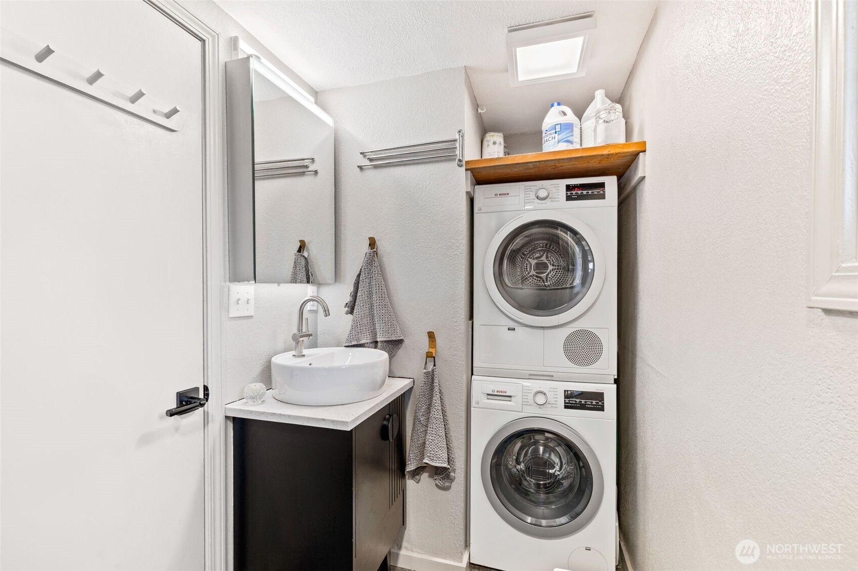 2401 N Northlake Way Unit: F6