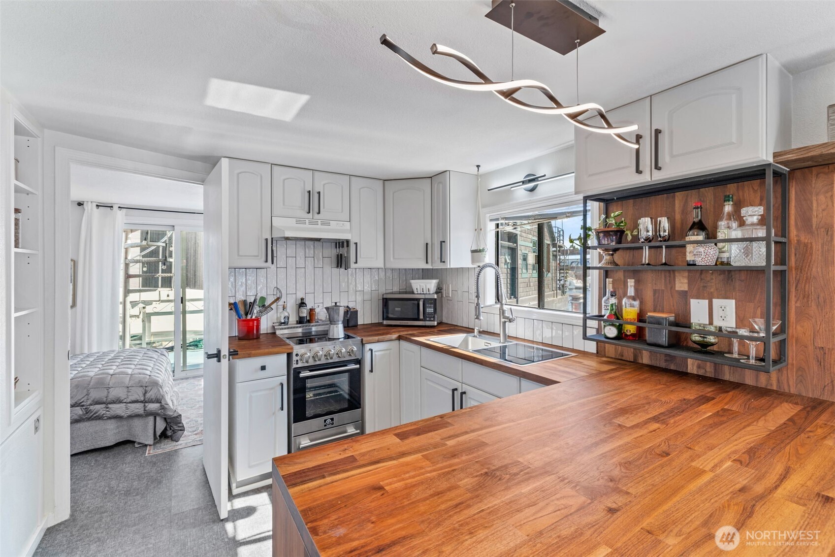 2401 N Northlake Way Unit: F6