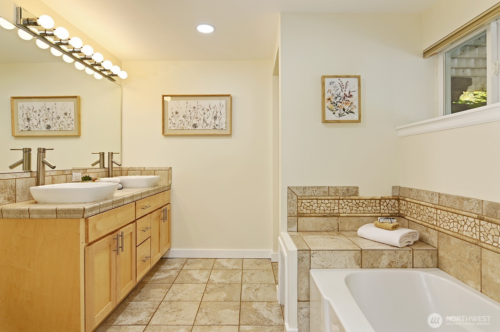 17221 Palatine Avenue N