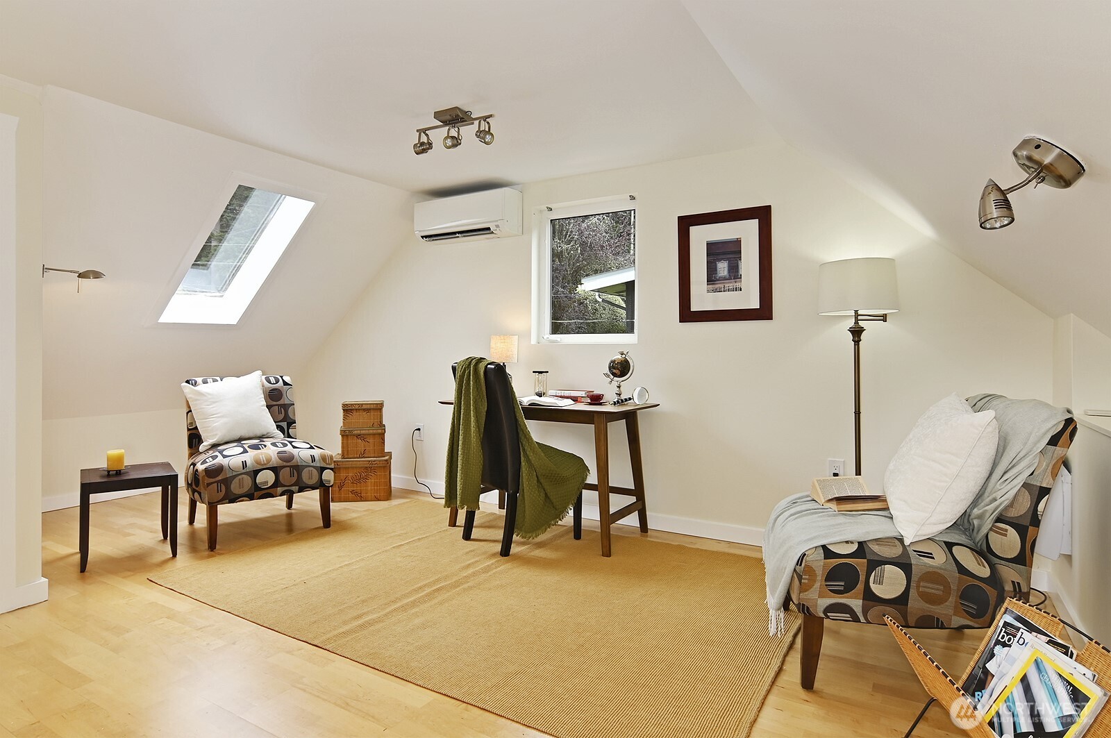 17221 Palatine Avenue N