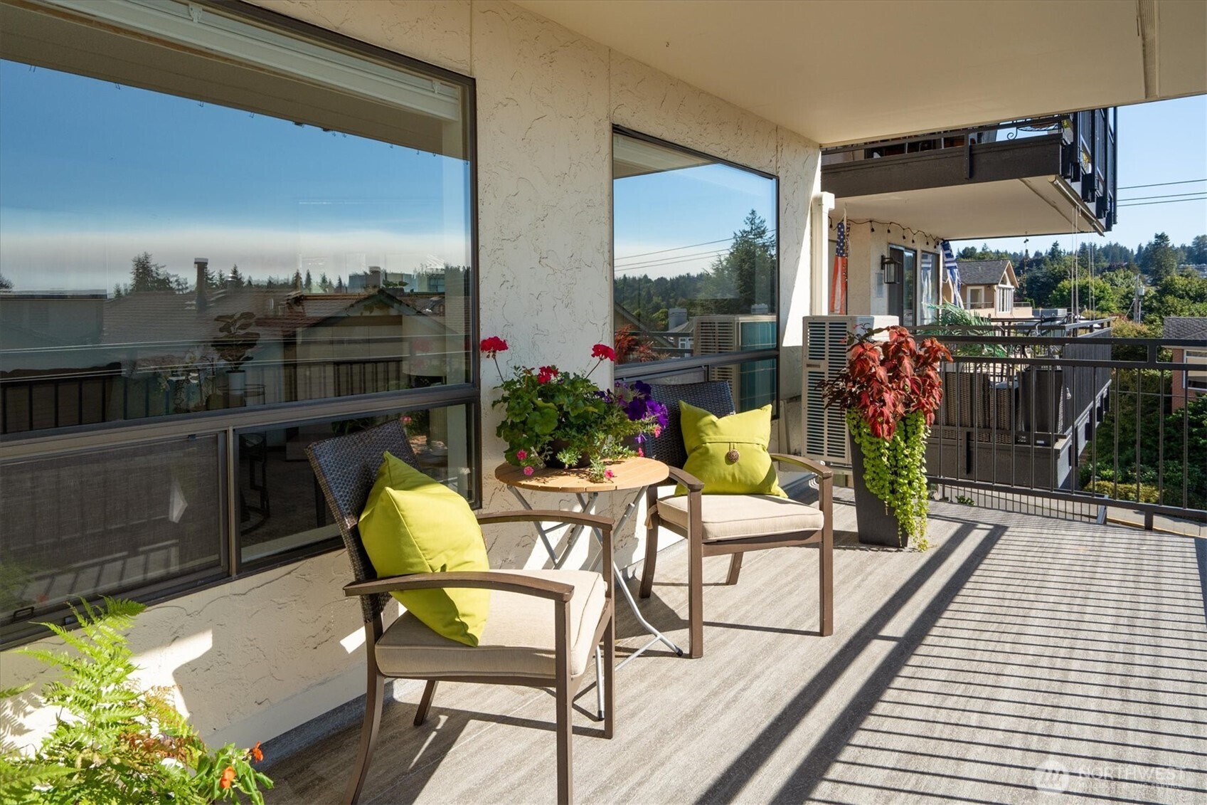 535 Walnut Street Unit: 202