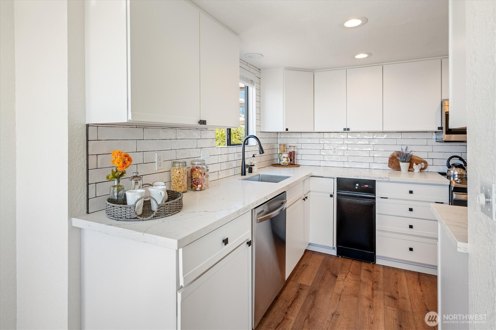 535 Walnut Street Unit: 202