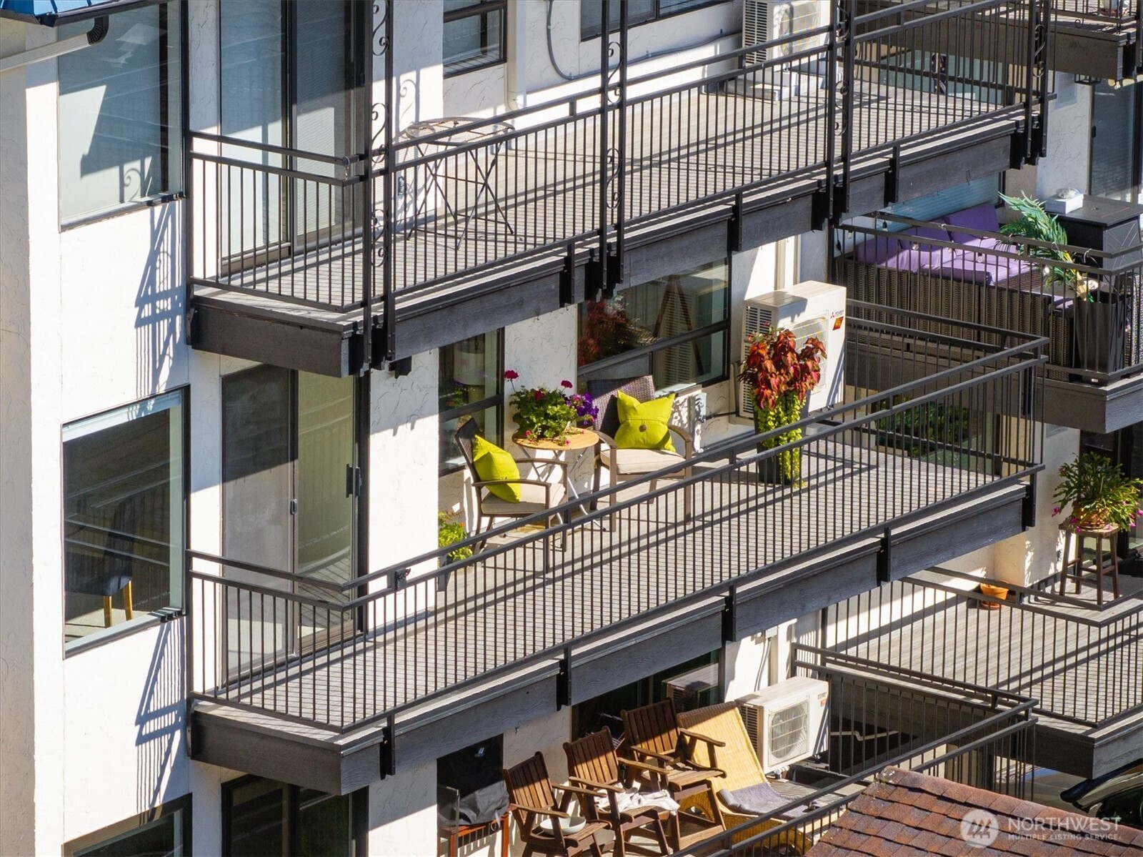 535 Walnut Street Unit: 202