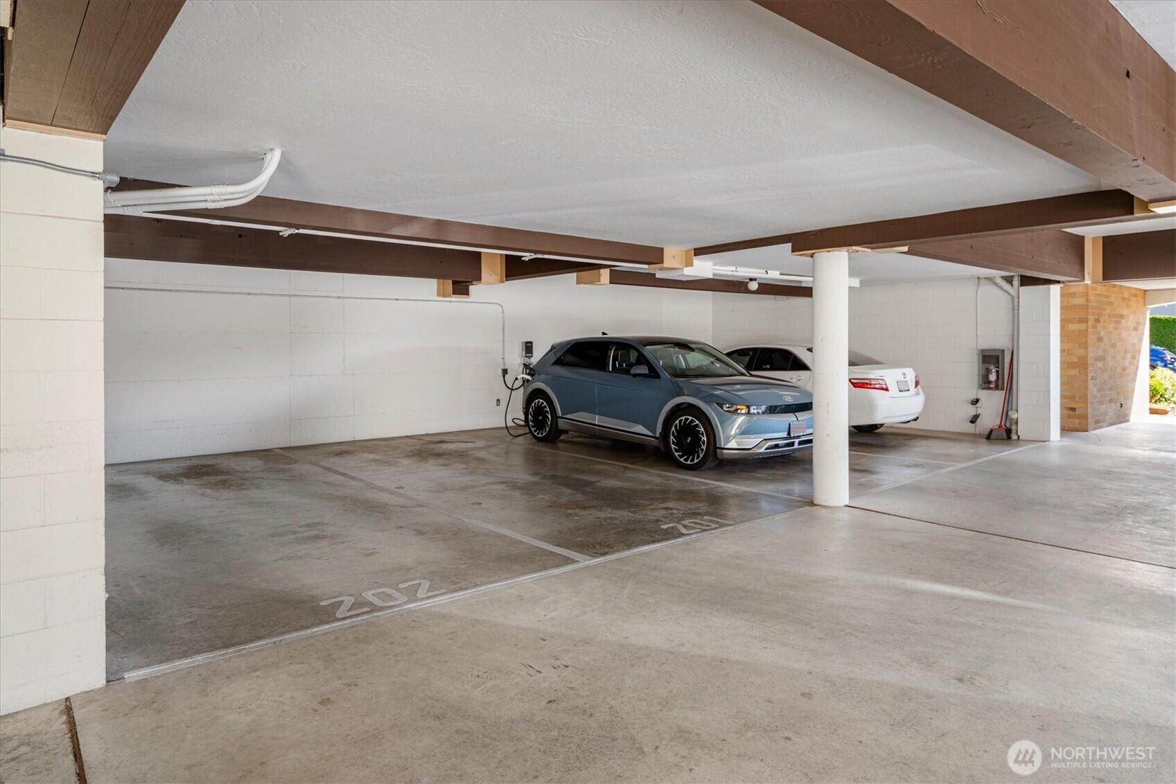 535 Walnut Street Unit: 202