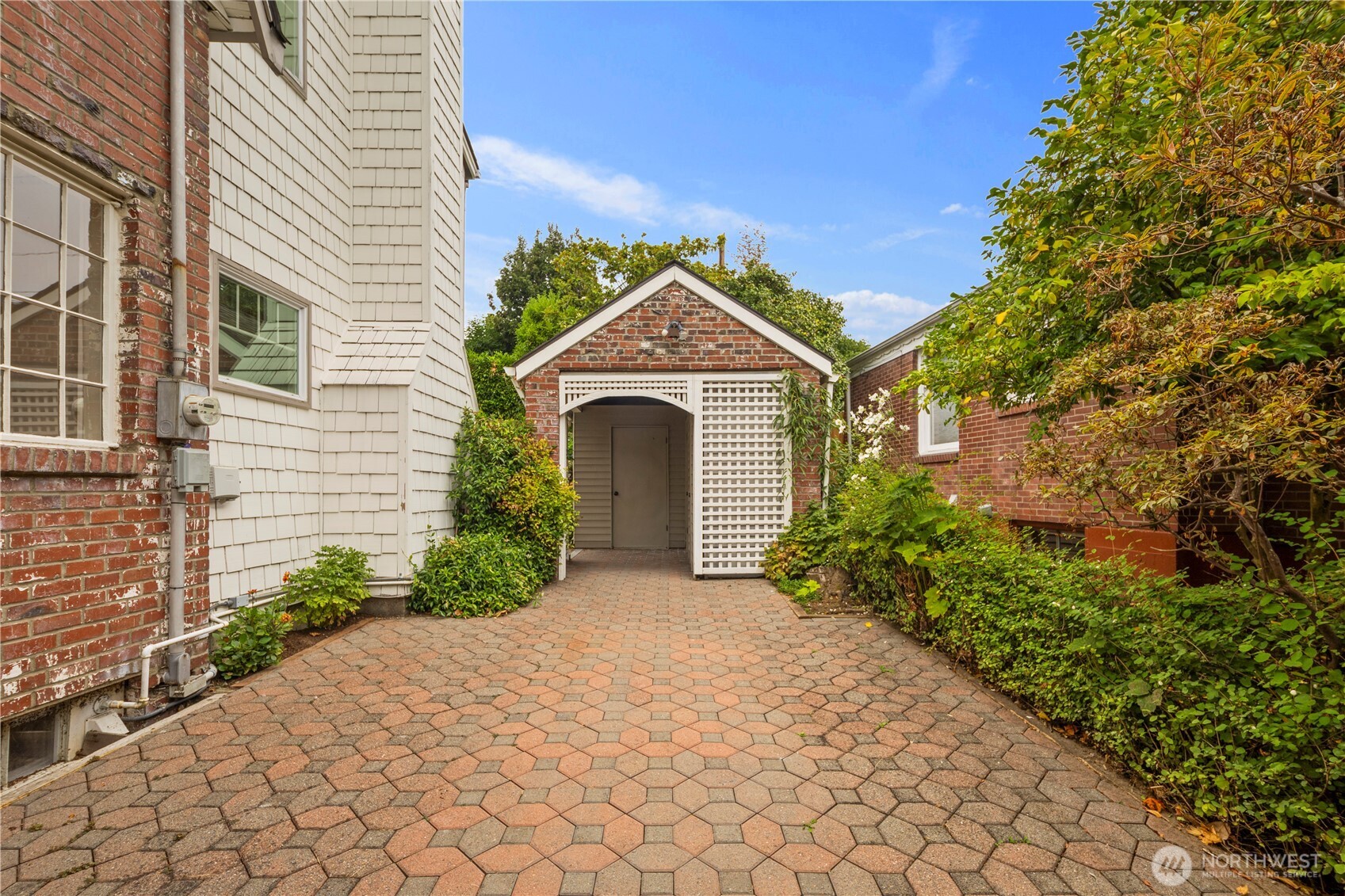 6022 Vassar Avenue NE