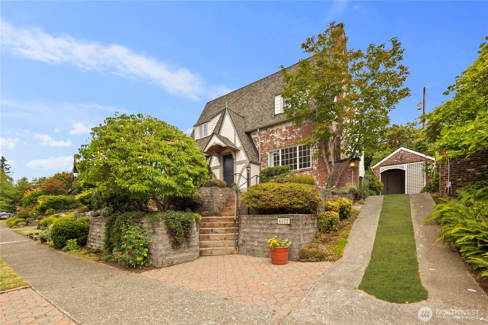 6022 Vassar Avenue NE