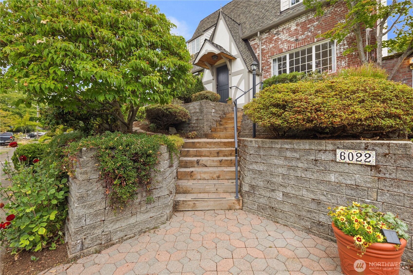 6022 Vassar Avenue NE