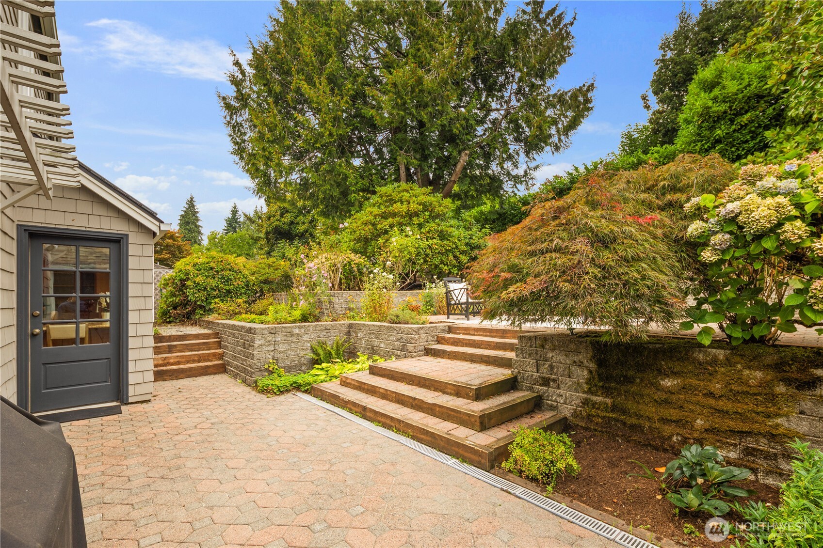 6022 Vassar Avenue NE