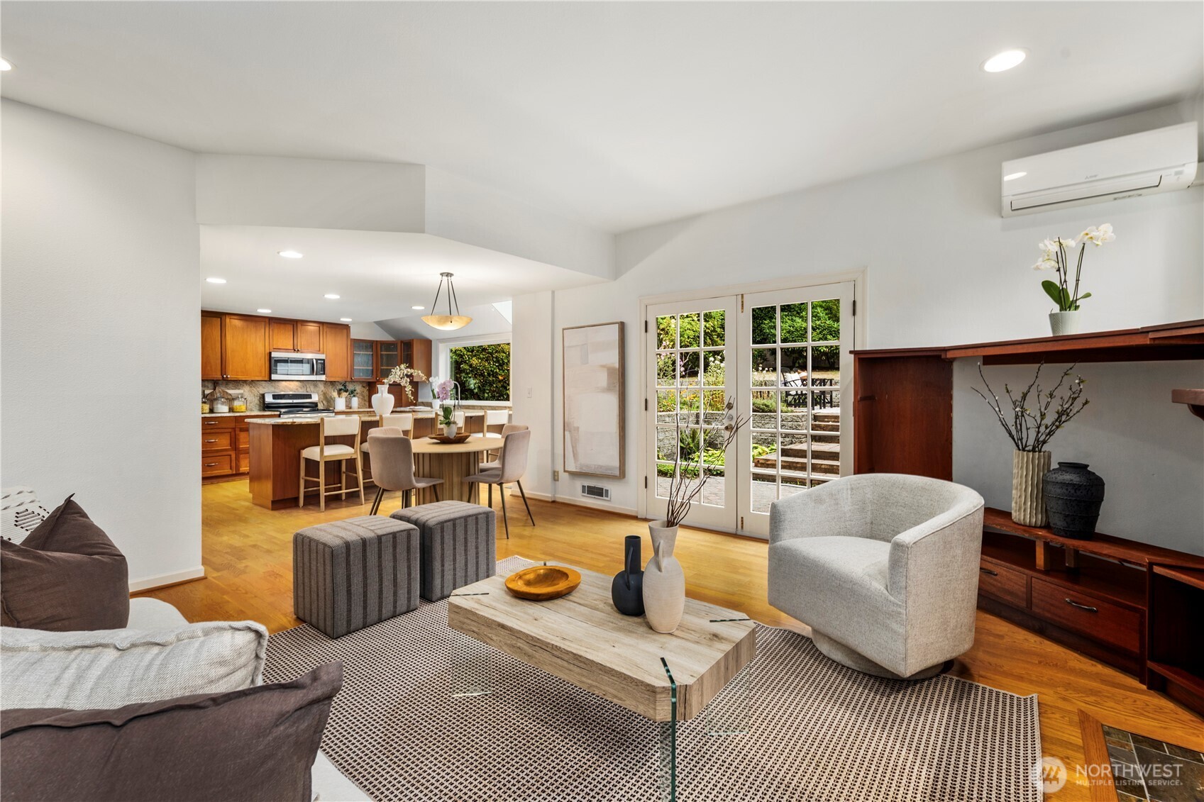 6022 Vassar Avenue NE