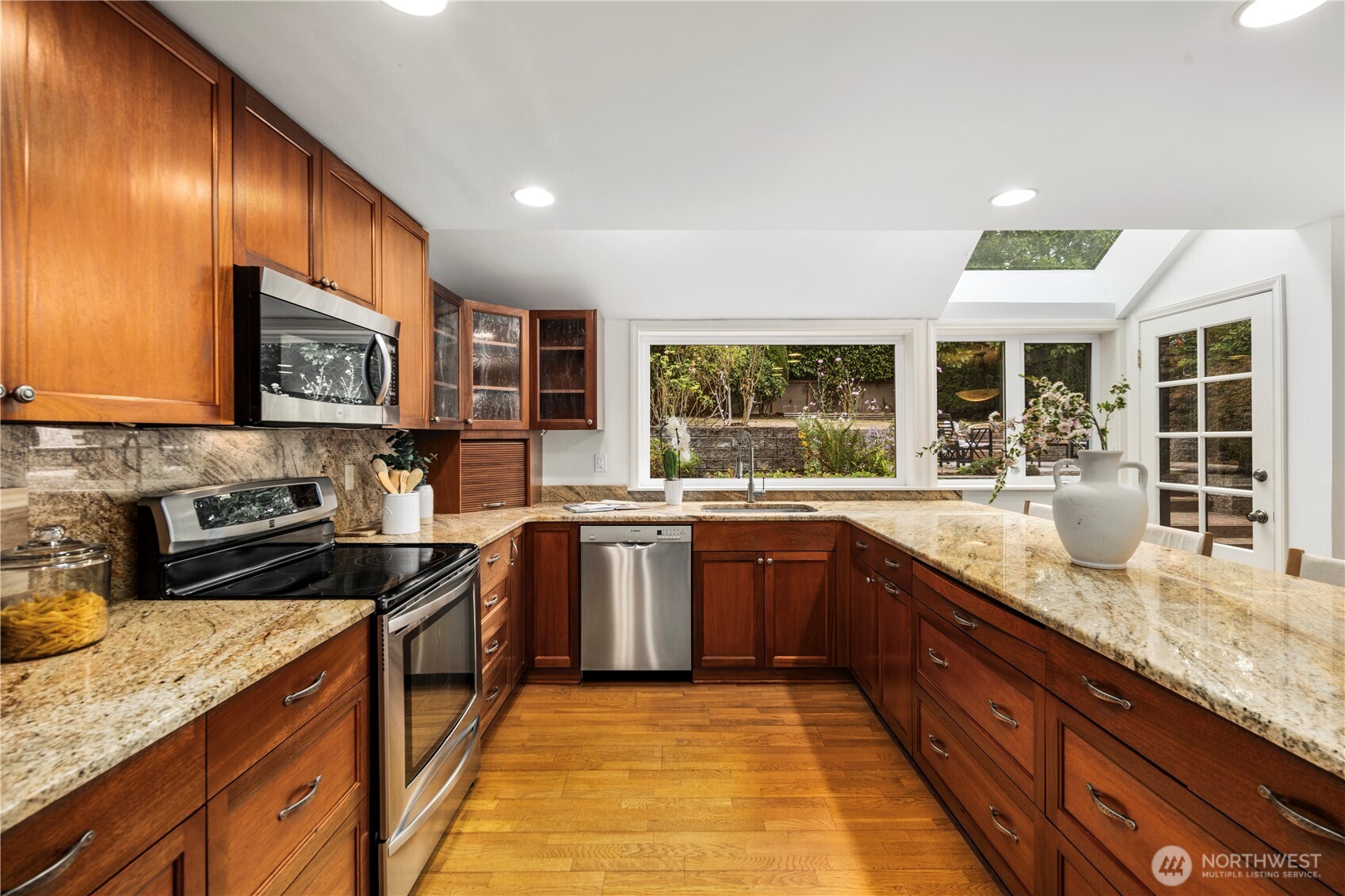 6022 Vassar Avenue NE