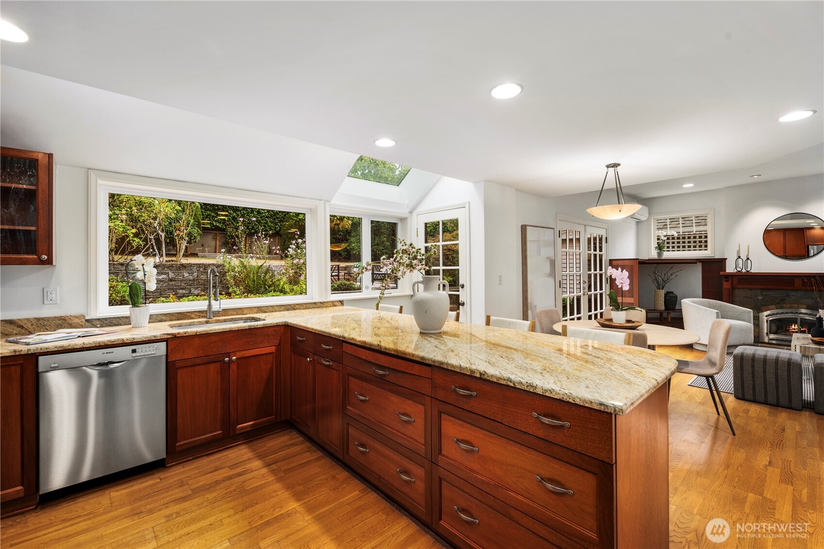 6022 Vassar Avenue NE