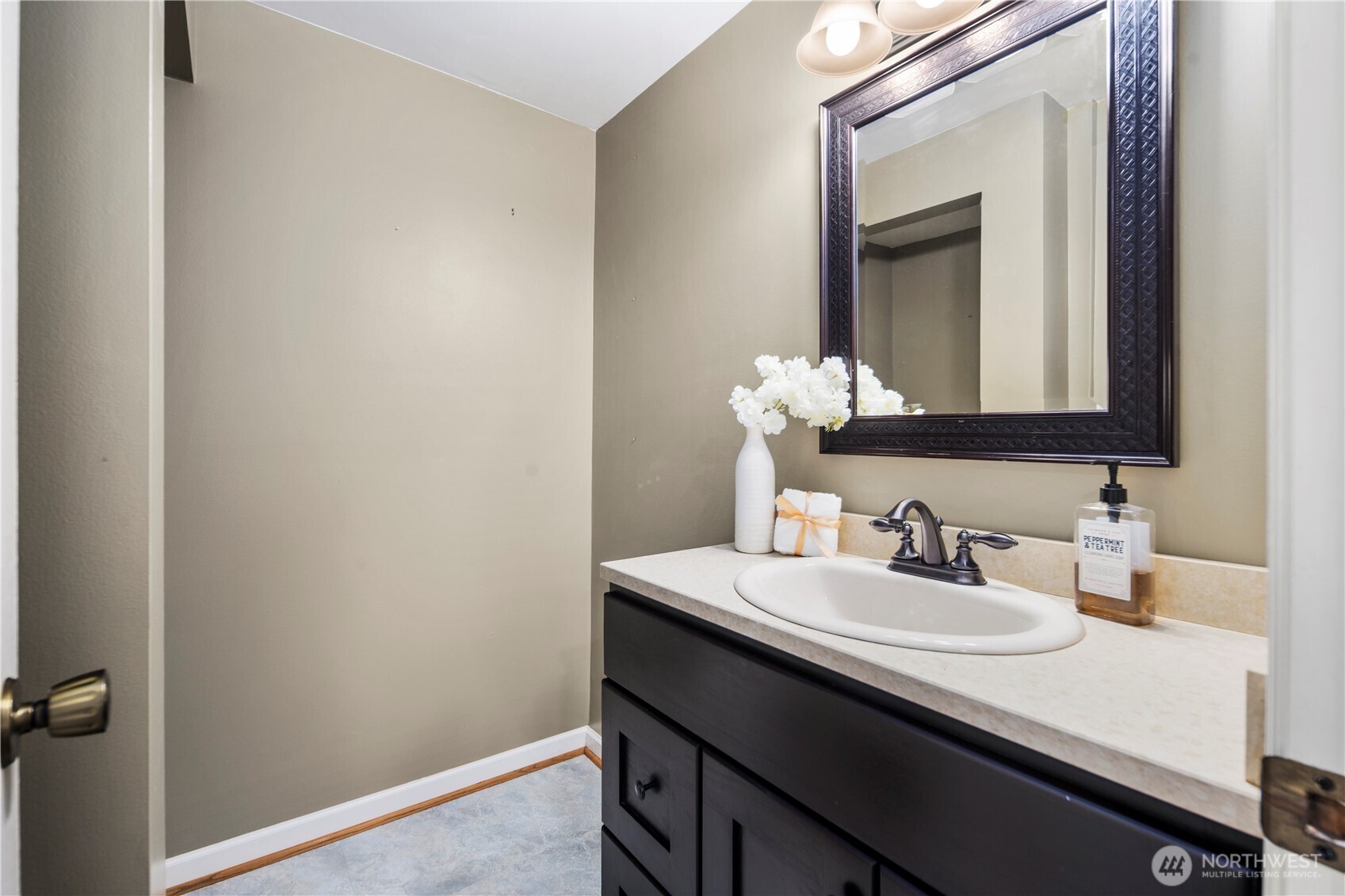 6022 Vassar Avenue NE