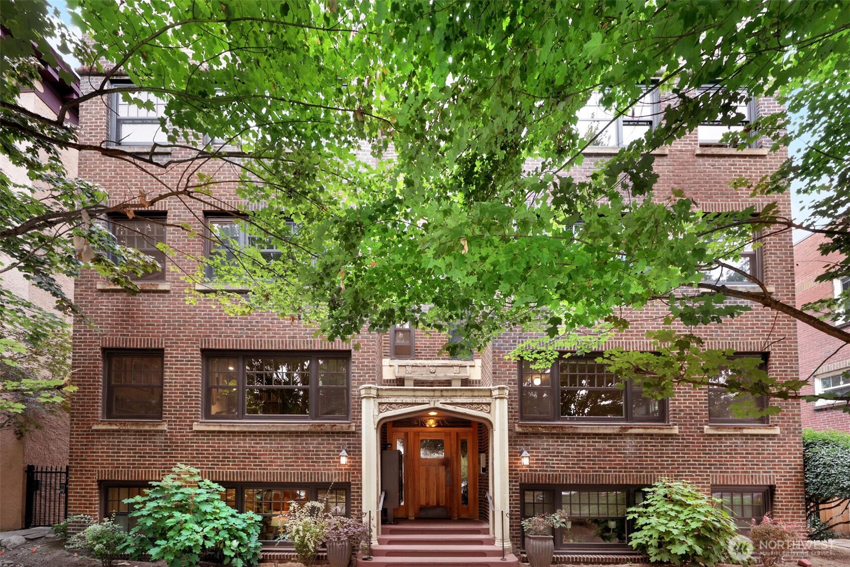 525 16th Avenue E Unit: 102