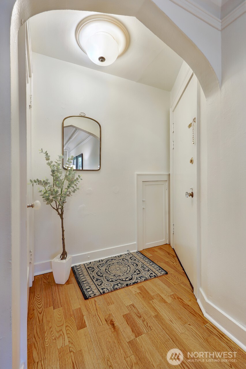 525 16th Avenue E Unit: 102