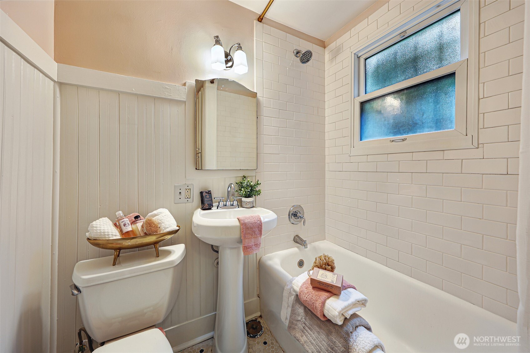 525 16th Avenue E Unit: 102