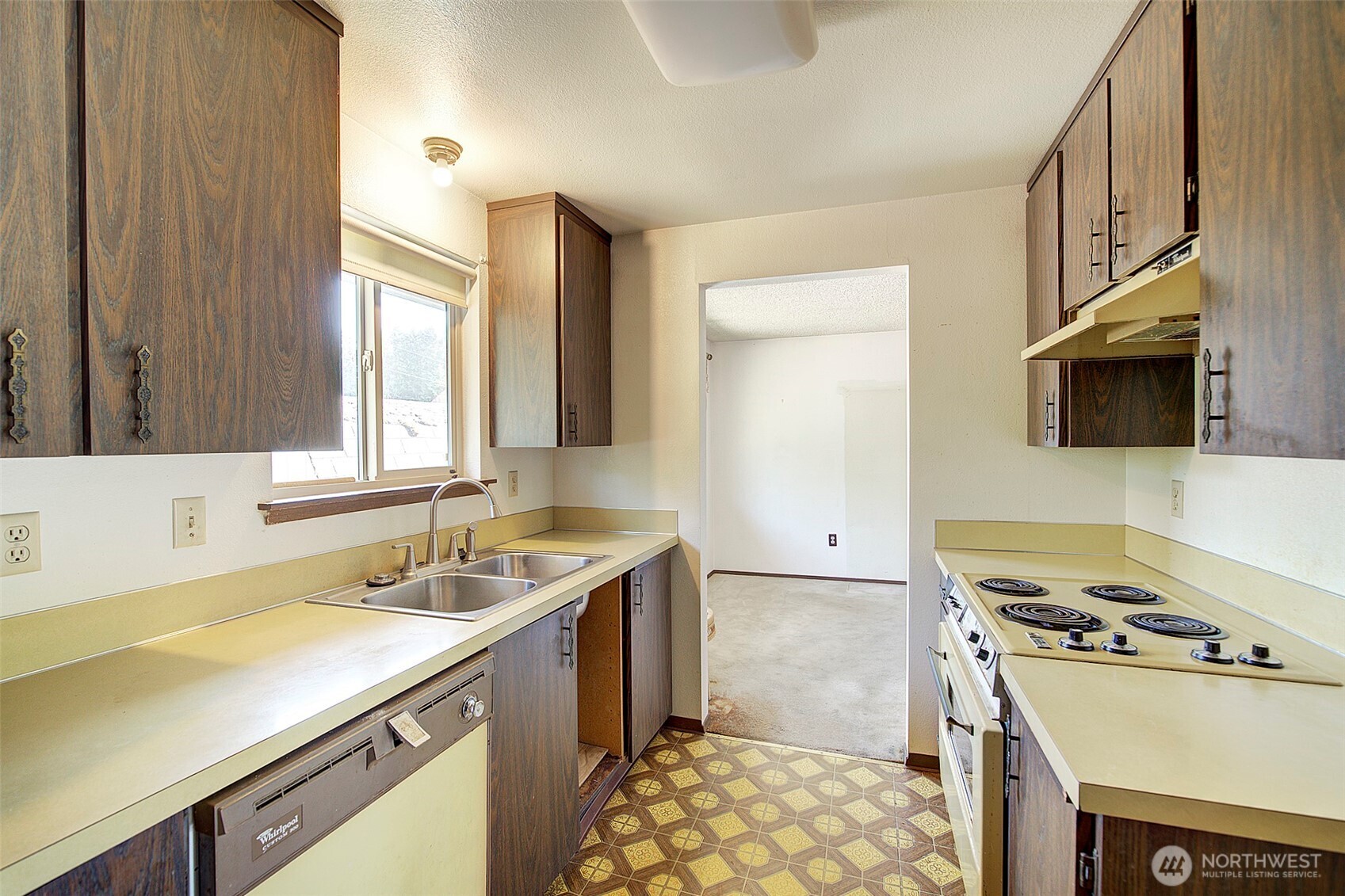 6651 E Grandview Avenue