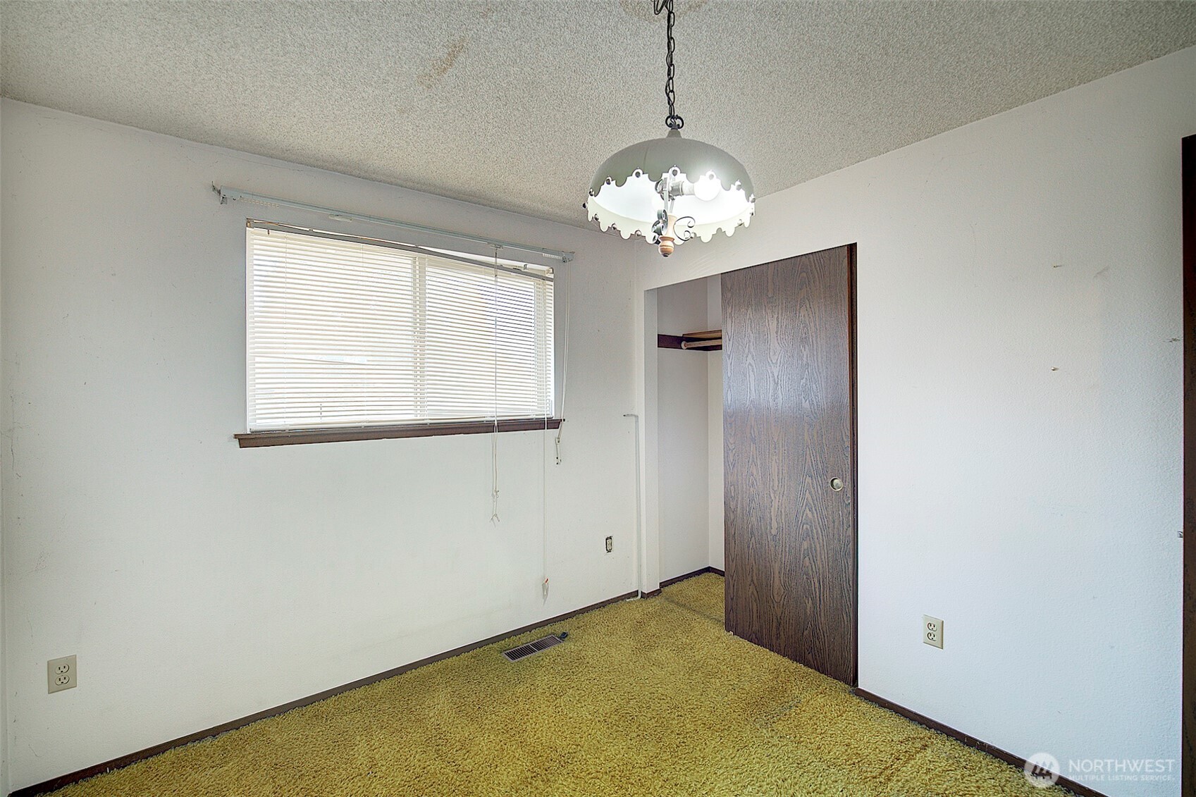 6651 E Grandview Avenue